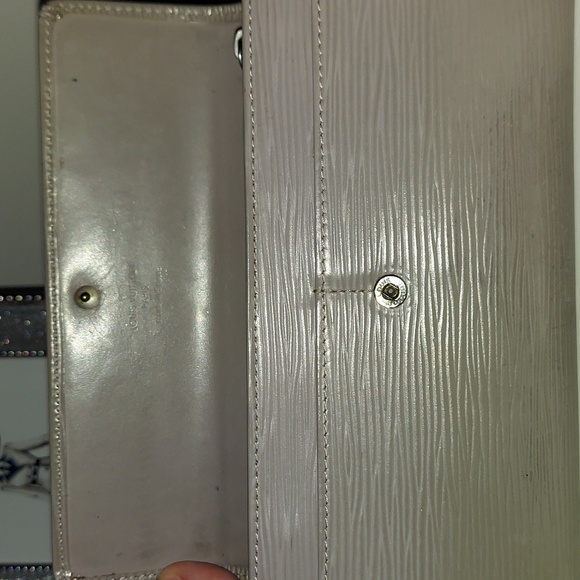 Grey LV epi wallet - Picture 7 of 7